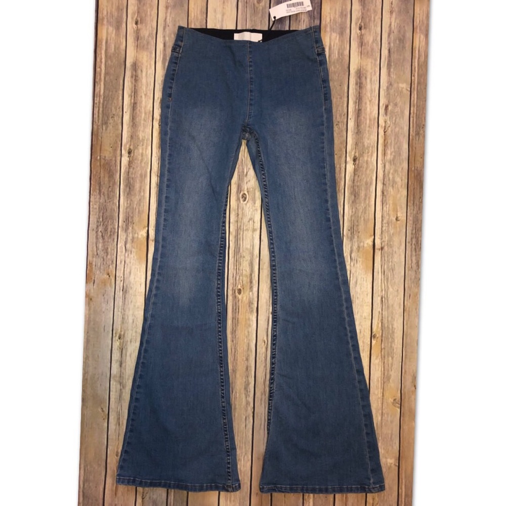 Woman’s Mid-rise bell bottom stretch jeans NWT